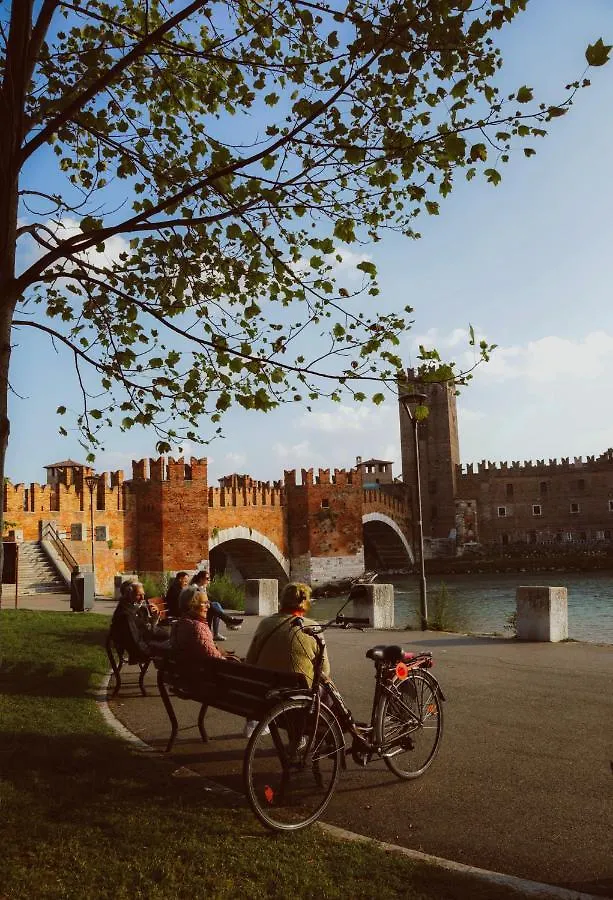 Casa vacanze Villetta Tinmar, Giardino, Piscina Privata, bbq, Area giochi e Parcheggio Gratuito Verona Italia